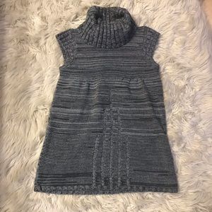 Lightly used sweater, great with leggings!